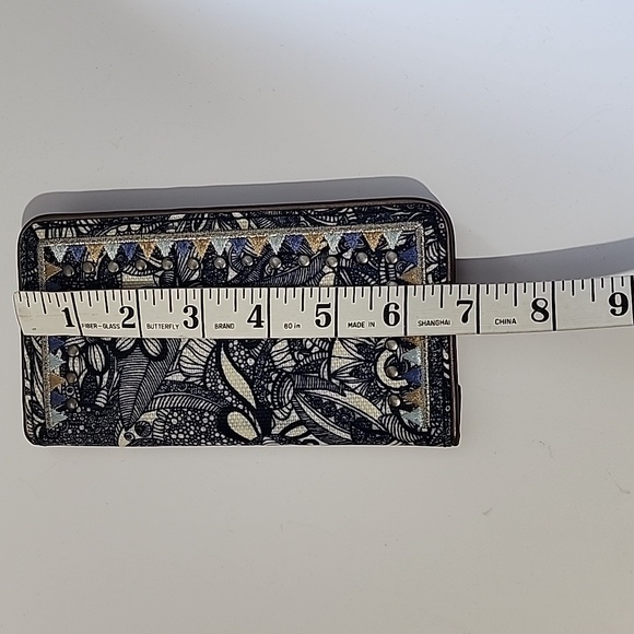 Sakroots Elegant Blue and White Women's Wallet - Picture 6 of 9
